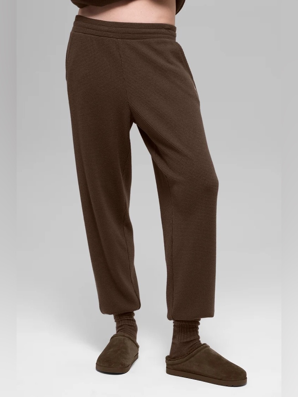 NWT ALO Yoga Waffle Weekend Escape Jogger in Espresso - M